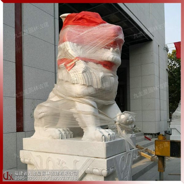 银行门口石狮子摆设 石材 汉白玉石狮子 石雕狗狮造型