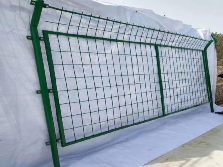 公路护栏网 北京隔离栅 园艺工具 圈地护栏网厂