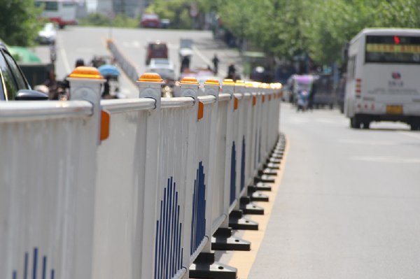 荆江锌钢护栏厂家批发-公路护栏 园艺工具