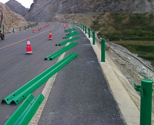 金同井高速护栏 园艺工具 防撞护栏 波形护栏