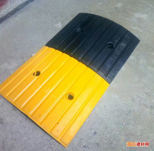 鹏翔瑞流线型减速板 深圳减速带厂家 园艺工具 交通设施减速带