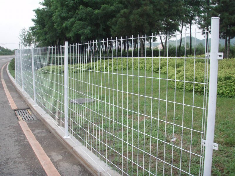双边丝护栏网高速公路隔离防护护栏网养殖圈地果园低碳钢丝护栏网1