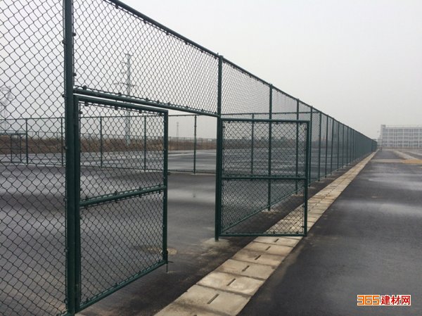 绿色围网 可定做价格优 体育场护栏 内蒙古卖球场护栏 勾花网