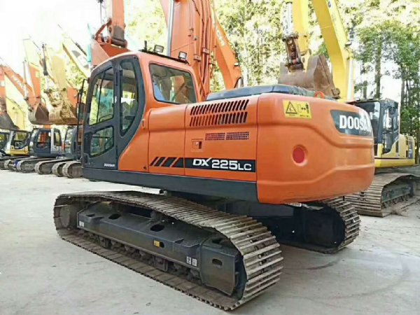 斗山DX225二手挖掘机 工程机械、建筑机械1